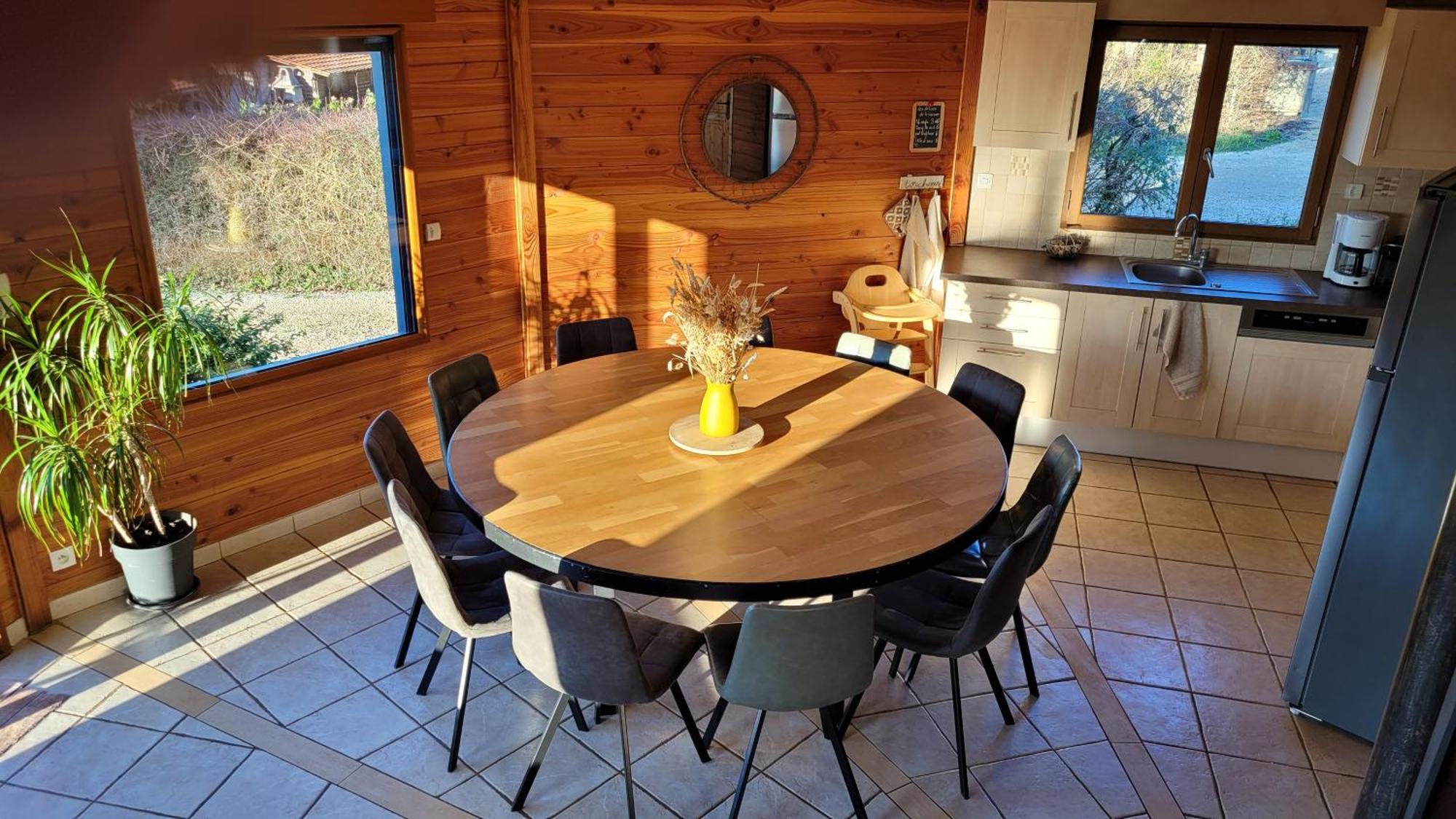 La Maison Ronde Et Ses 2 Cahutes *