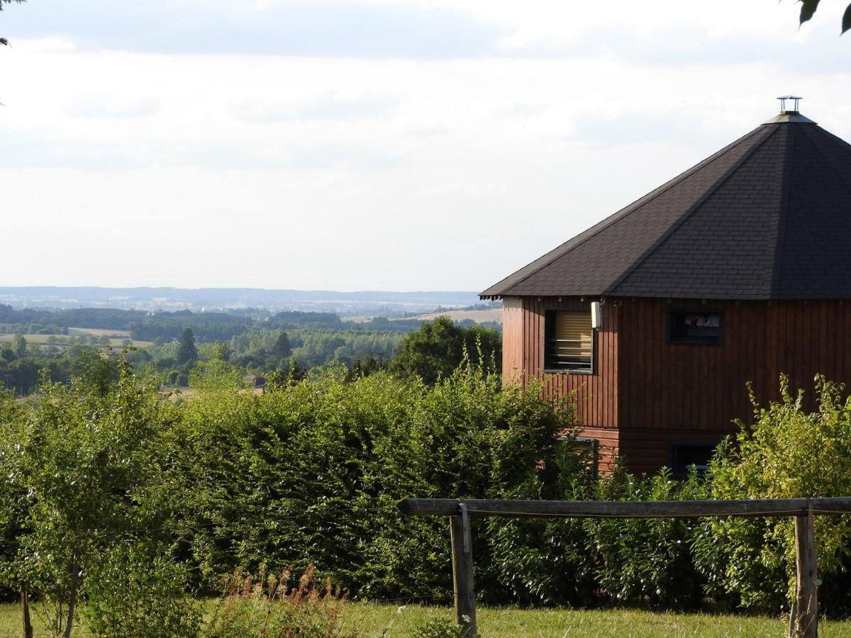 La Maison Ronde Et Ses 2 Cahutes *