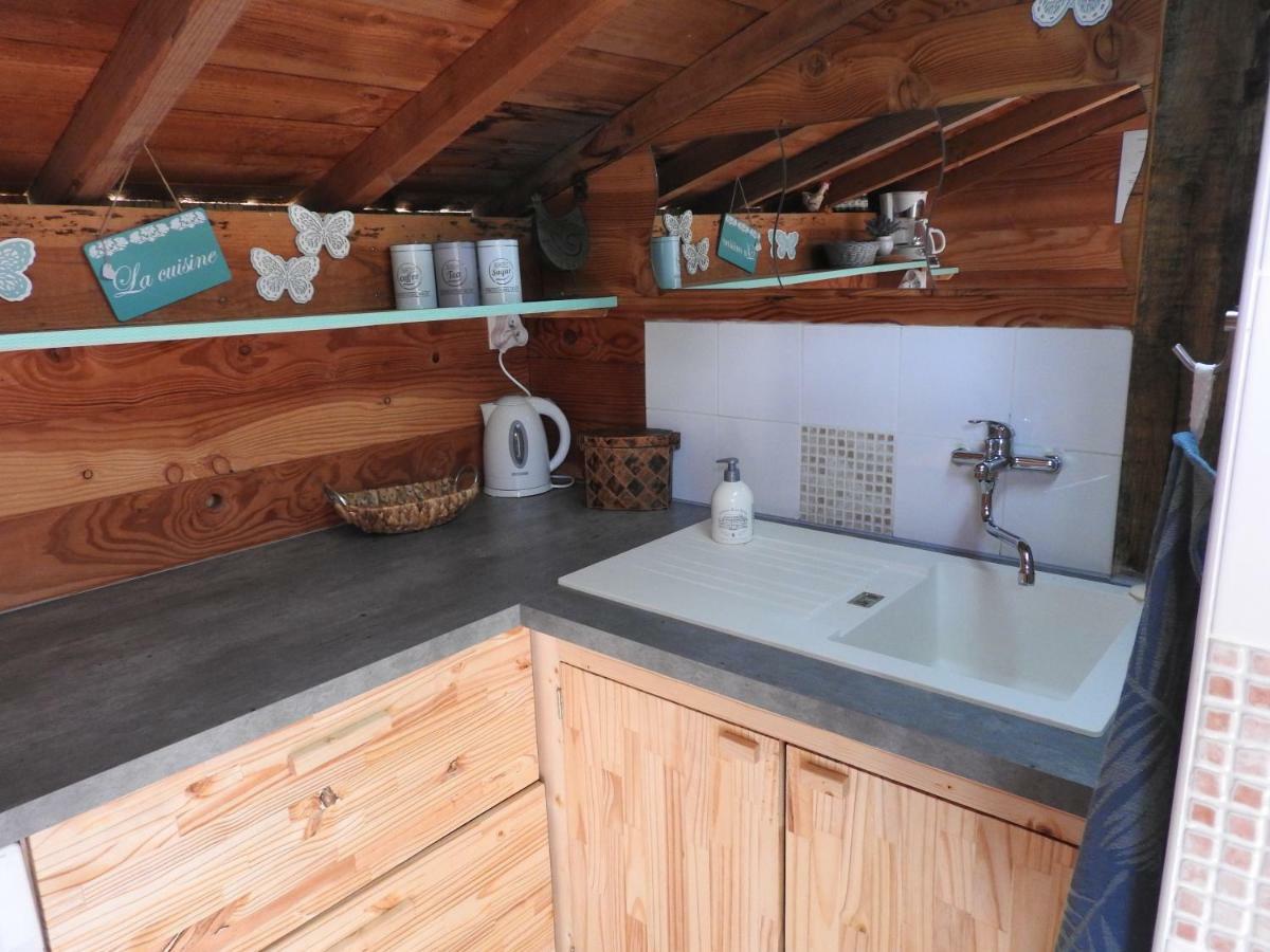La Maison Ronde Et Ses 2 Cahutes *